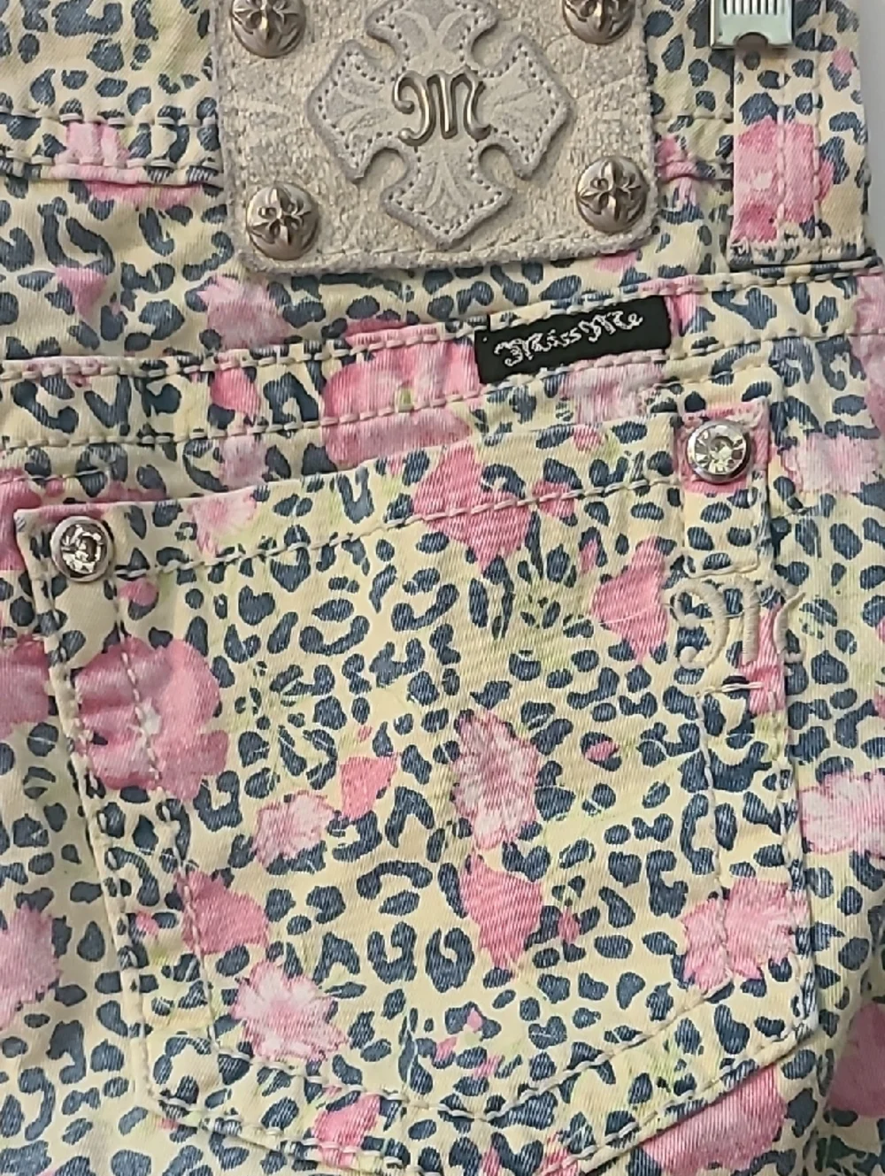 Miss Me McBling Y2K Cheetah Pink Floral Low Rise Long Denim Shorts Jorts Sz 27